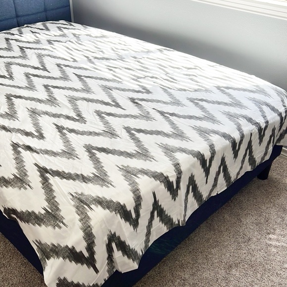 Two Twins Duvet Chevron-motif bedding from Dwell, West Elm - Picture 6 of 15